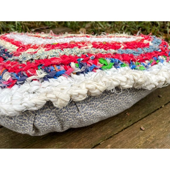 Vintage Heart Shaped Rag Rug Accent Pillow Farmhouse Primitive Red White - Picture 8 of 16